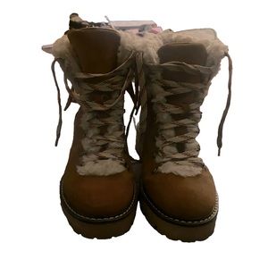 Brown winter boots with fur on top only wore once